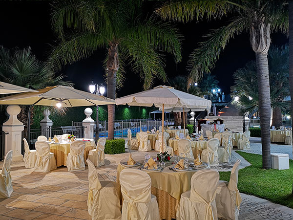aurora-garden-sala-esterna